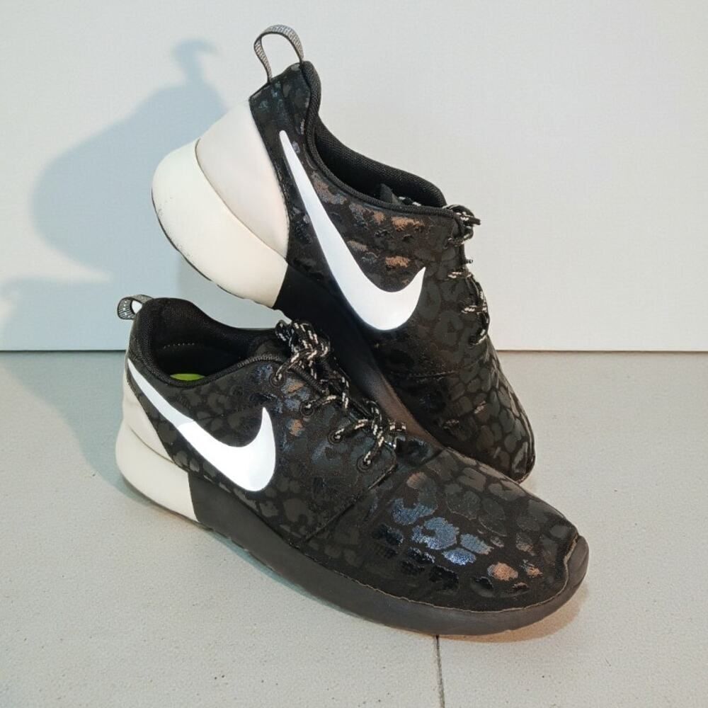 Nike Roshe Run Women's Black Leopard w/White Accents Sneakers - Size 7.5